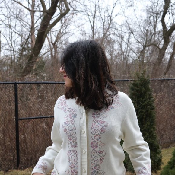 D'Allairds Vintage White Cardigan with Beautiful Embroidery - Picture 3 of 12